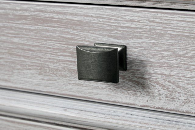 Swanley Nightstand - Image 8