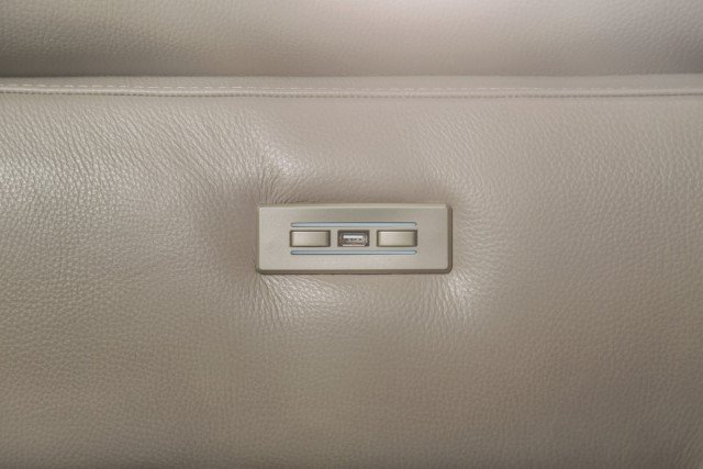 Balderico Power Loveseat - Image 6