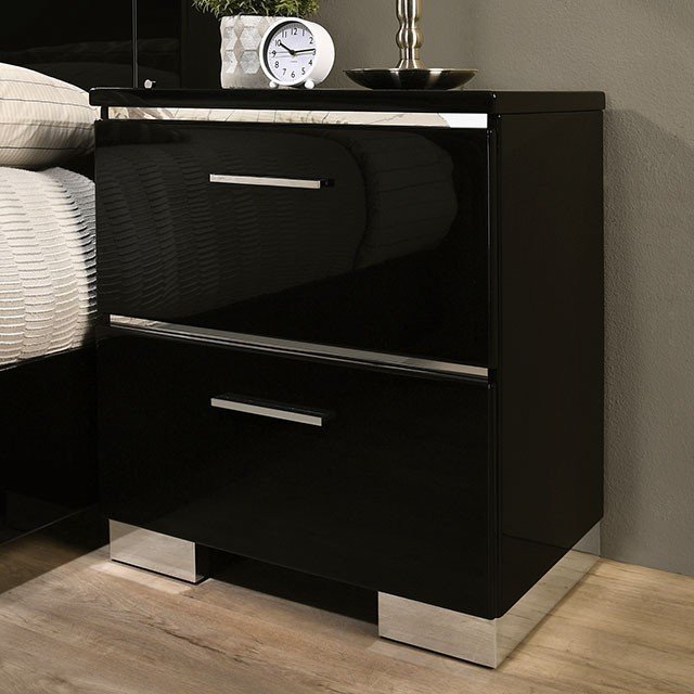 Carlie 4 Pc Queen Bedroom Set - Image 4