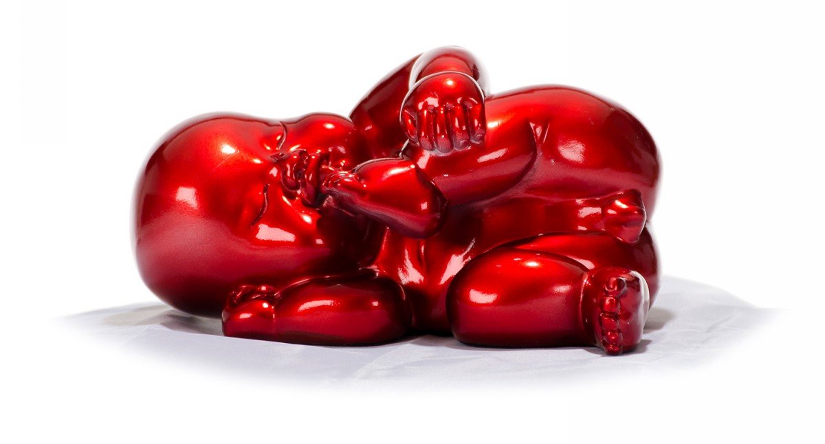 XD0054 Modern Red Baby Playing Sculpture - Image 2