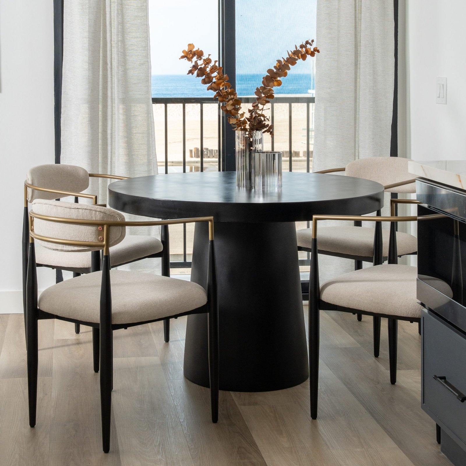 Modrest Desoto - Modern Black Concrete Round Dining Table - Image 4