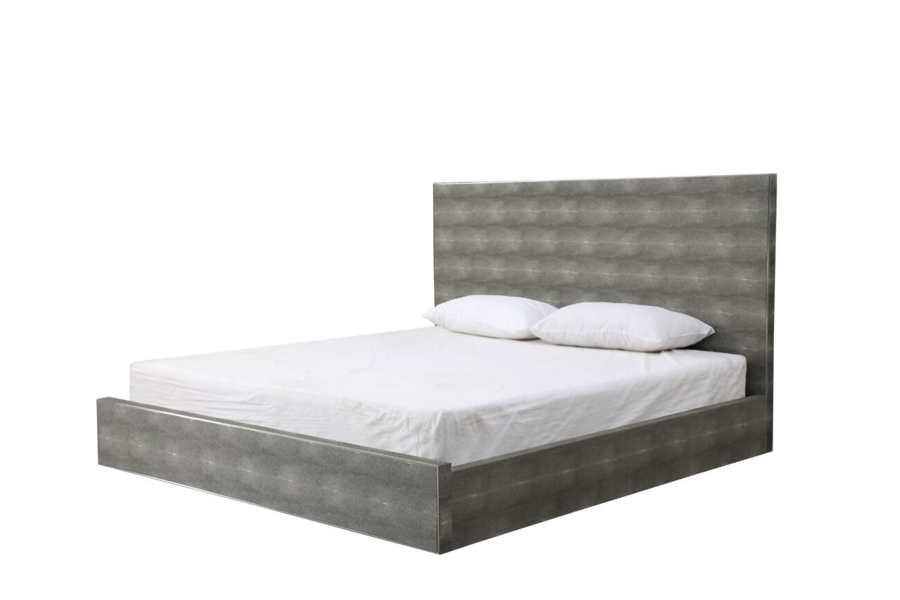 Modrest Dynasty - Eastern King Modern Shagreen Bedroom Set - 3 Drawer