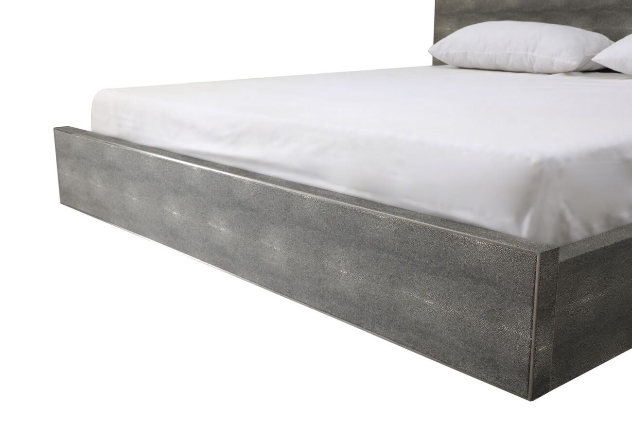 Modrest Dynasty - Eastern King Modern Shagreen Bedroom Set - 3 Drawer - Image 2