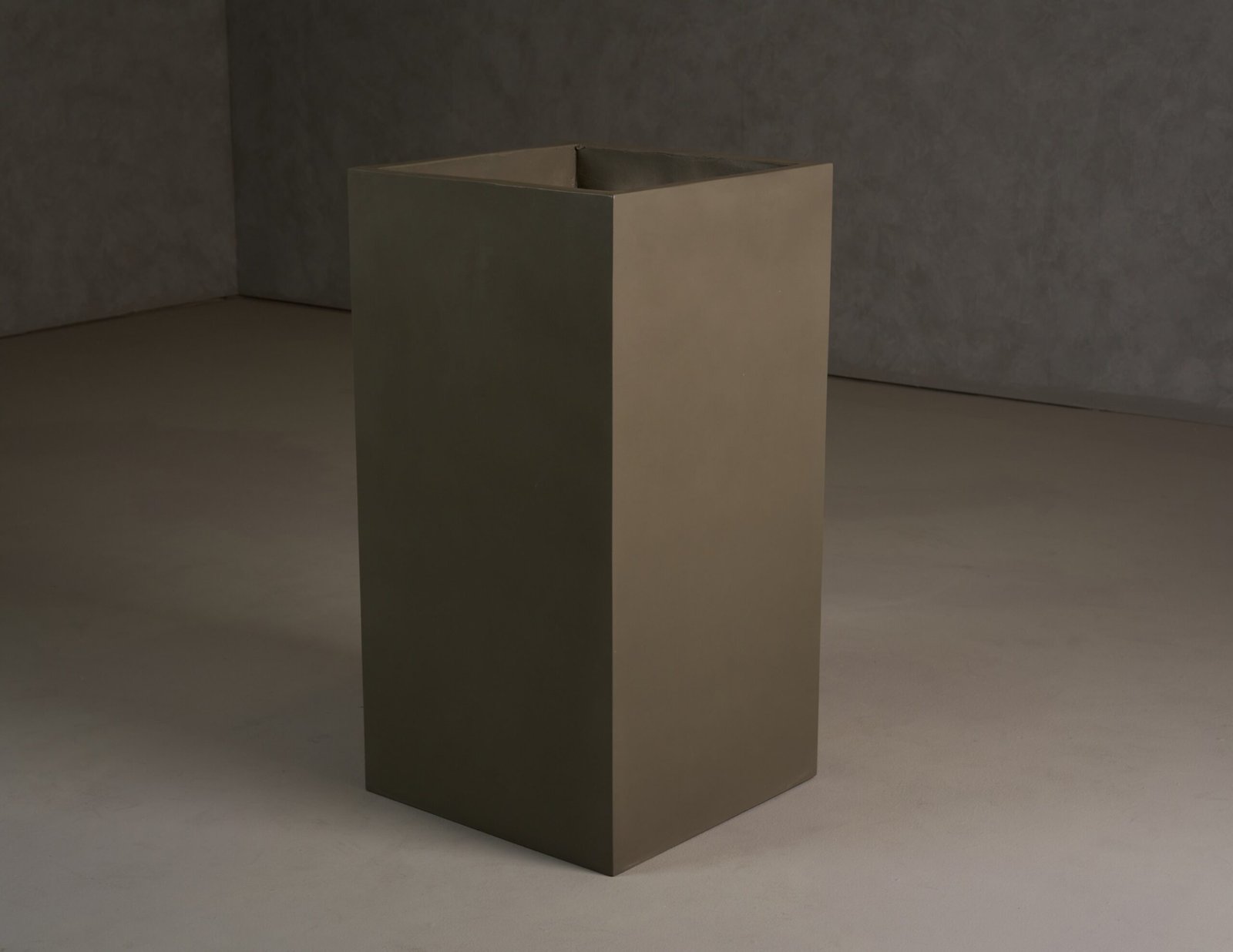 Modrset Helotes - Modern Grey Concrete Planter - Image 4