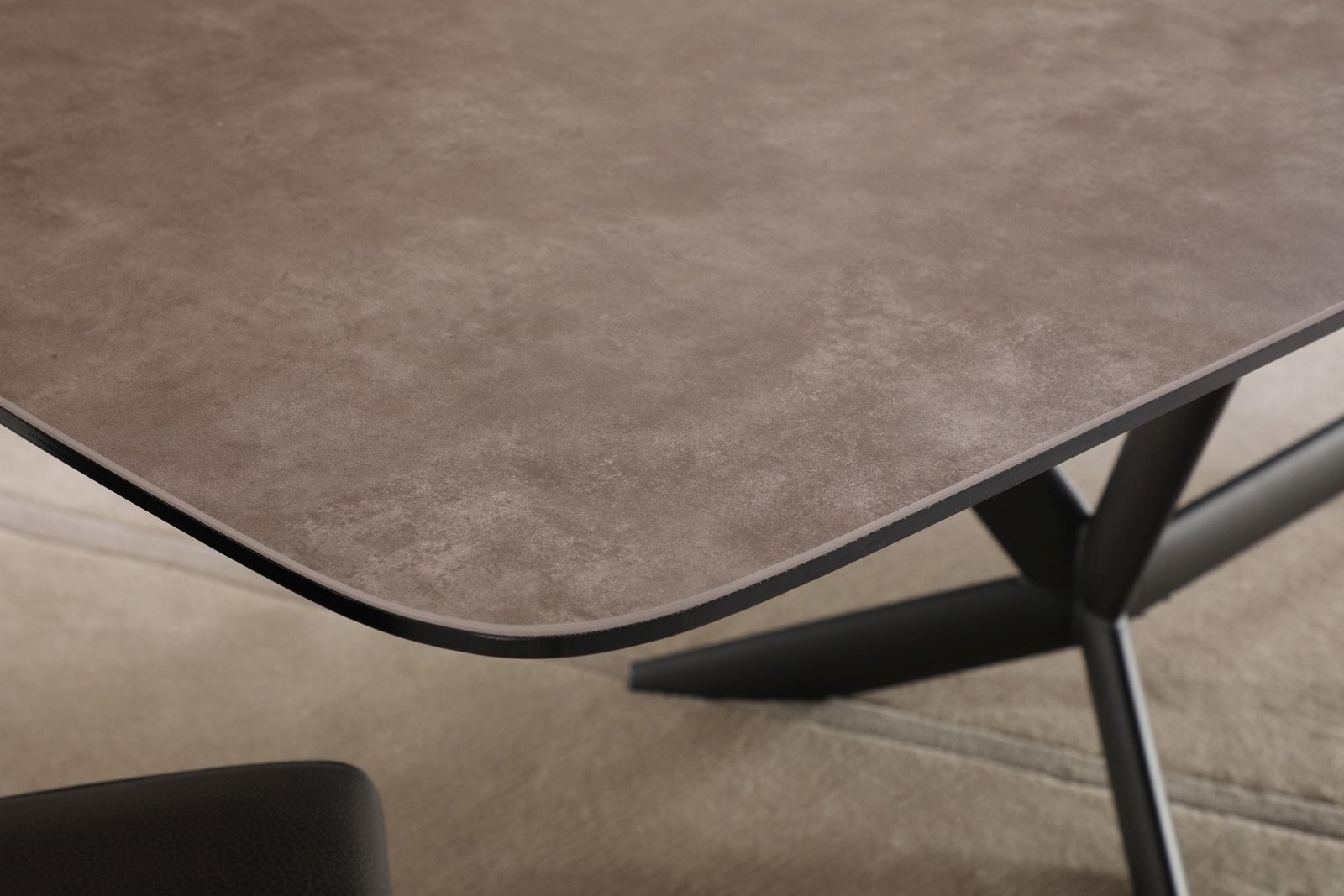 Modrest Herzog - Modern Grey Ceramic Dining Table - Image 4