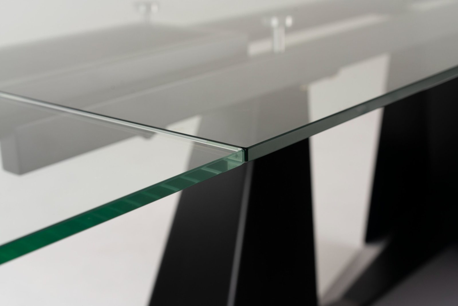 Modrest Maroney - Modern Black and Glass Extendable 70.5"/106" Dining Table - Image 4