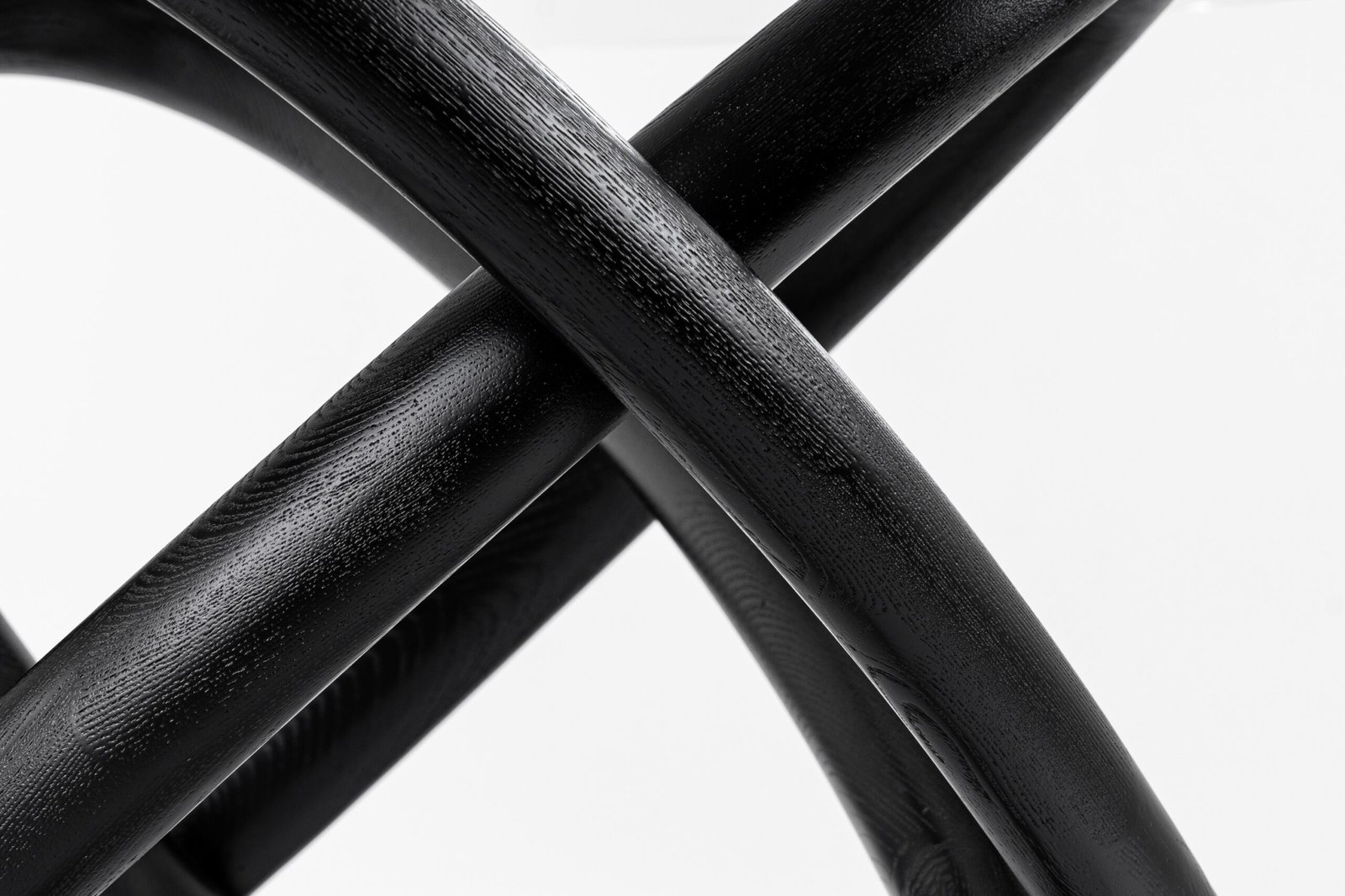 Modrest Mason Round Glass & Black Ash Dining Table - Image 4