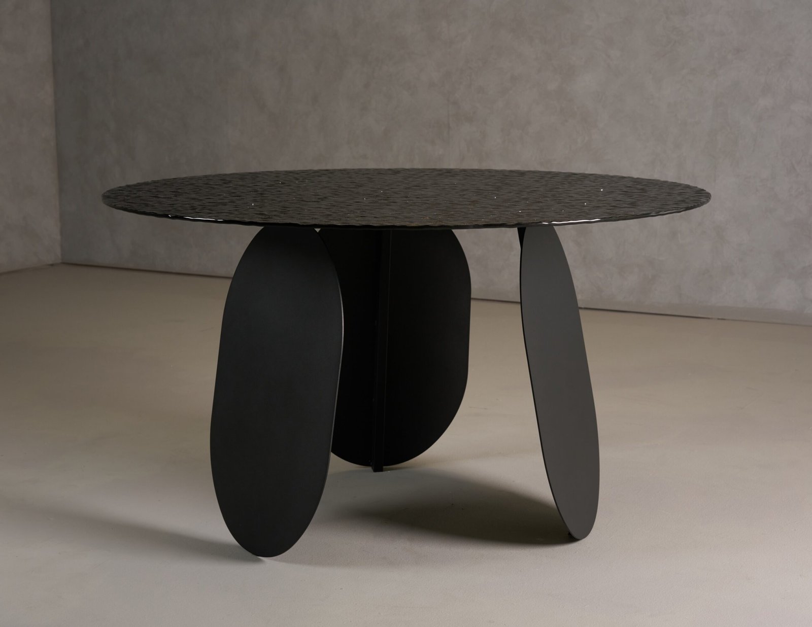Modrest Maxine - Modern Hammered Grey Glass Round Dining Table - Image 5