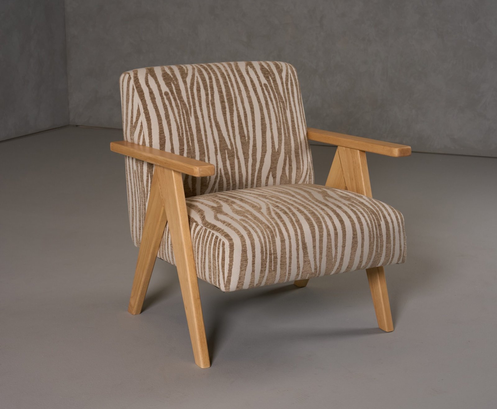 Modrest Oakhurst - Modern Beige Pattern + Wood Accent Chair - Image 5