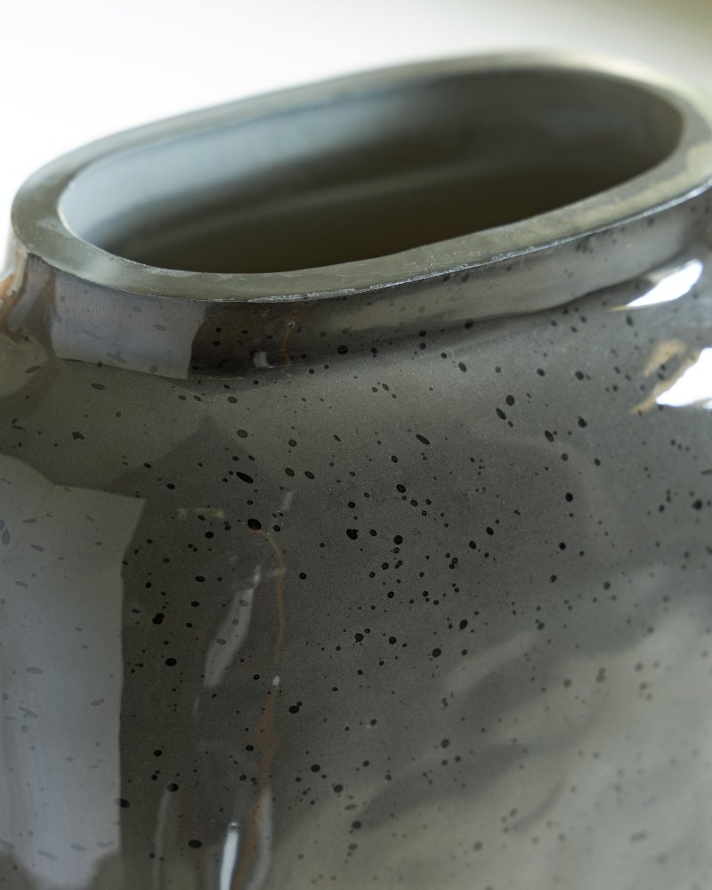 Kierlain Vase - Image 4