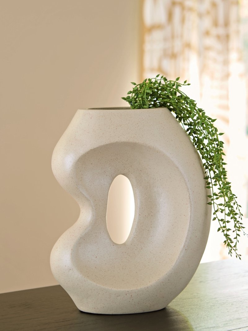 Odion Vase - Image 3
