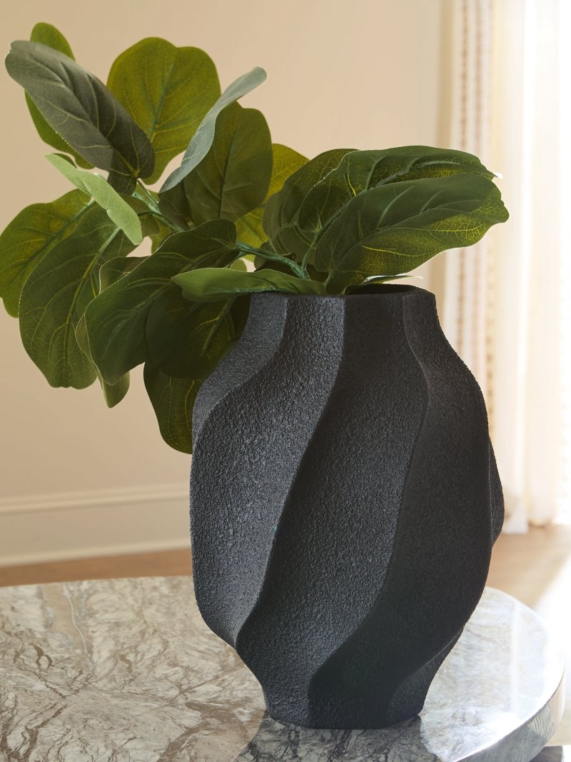 Judworth Vase - Image 3
