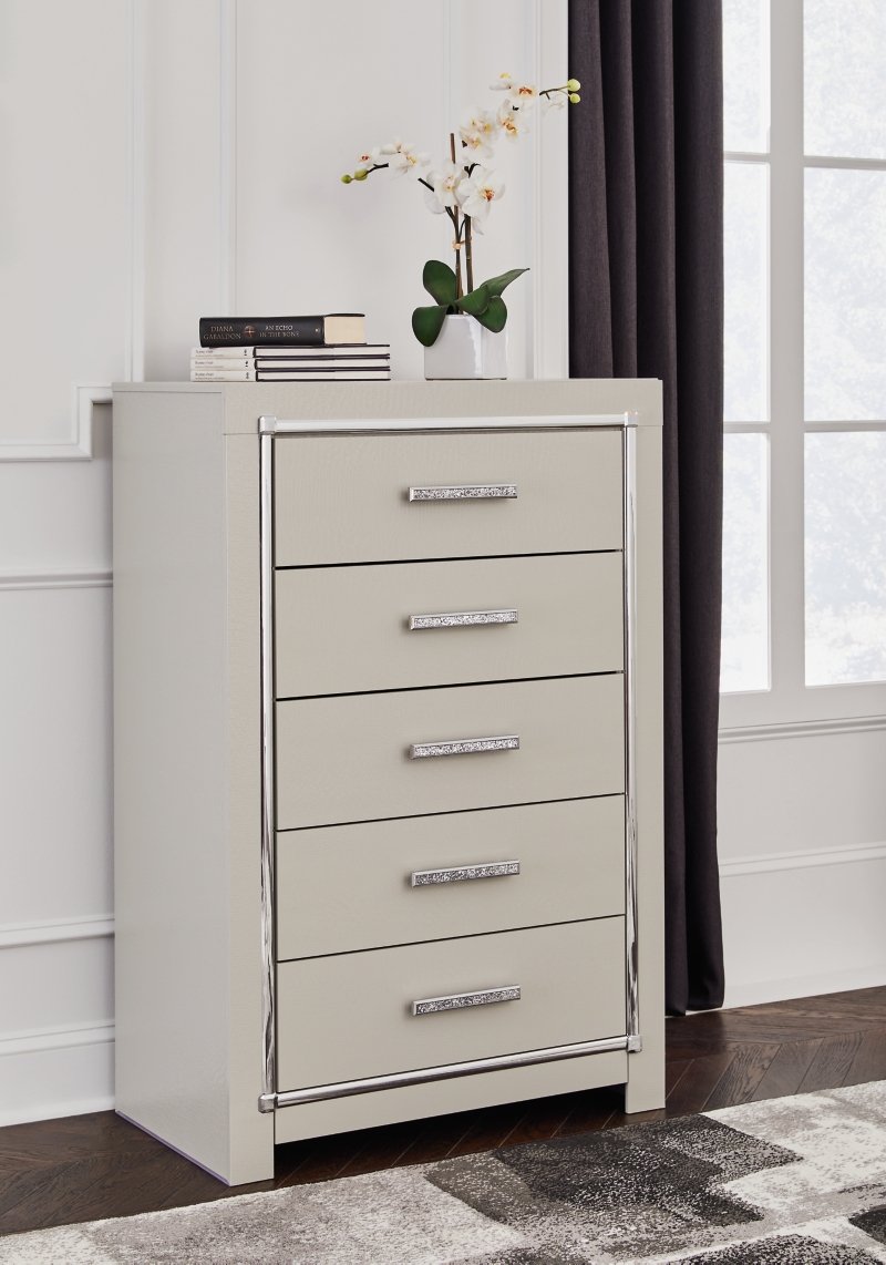 Zyniden Chest of Drawers - Image 3