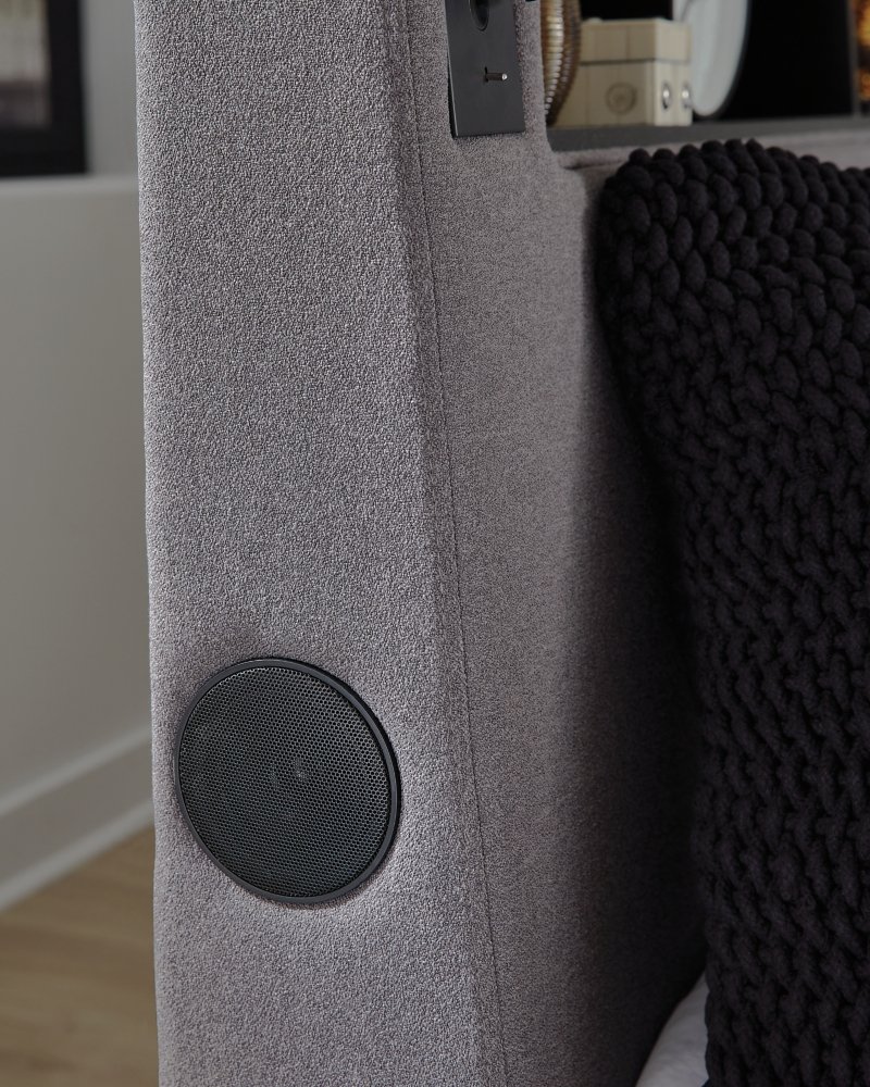 Wronske King Upholstered Bed - Image 19