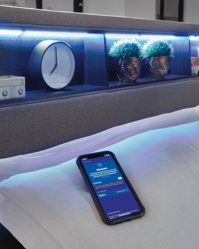 Wronske King Upholstered Bed - Image 16