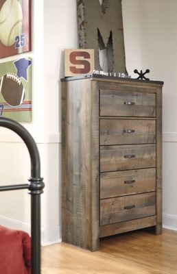 Trinell King Panel Bed, Chest and 2 Nightstands - Image 9