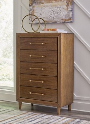 Lyncott King Upholstered Bed, Chest and Nightstand - Image 14