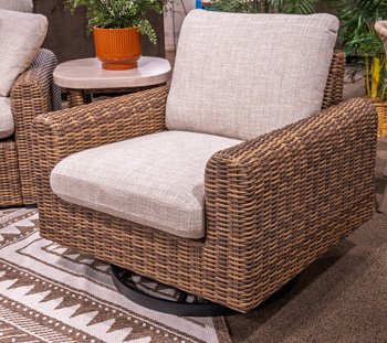 Angel Island Outdoor Swivel Lounge Chair with Cushion