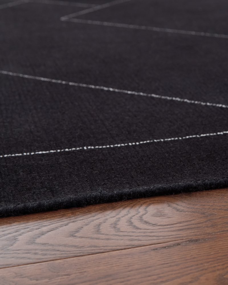 Marav 5' x 7' Area Rug - Image 4