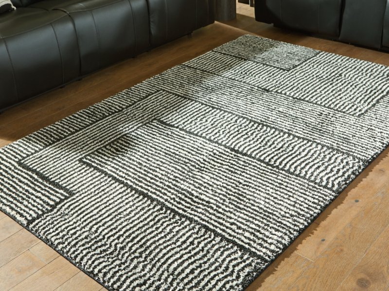 Kurtmen 5' x 7' Area Rug - Image 3