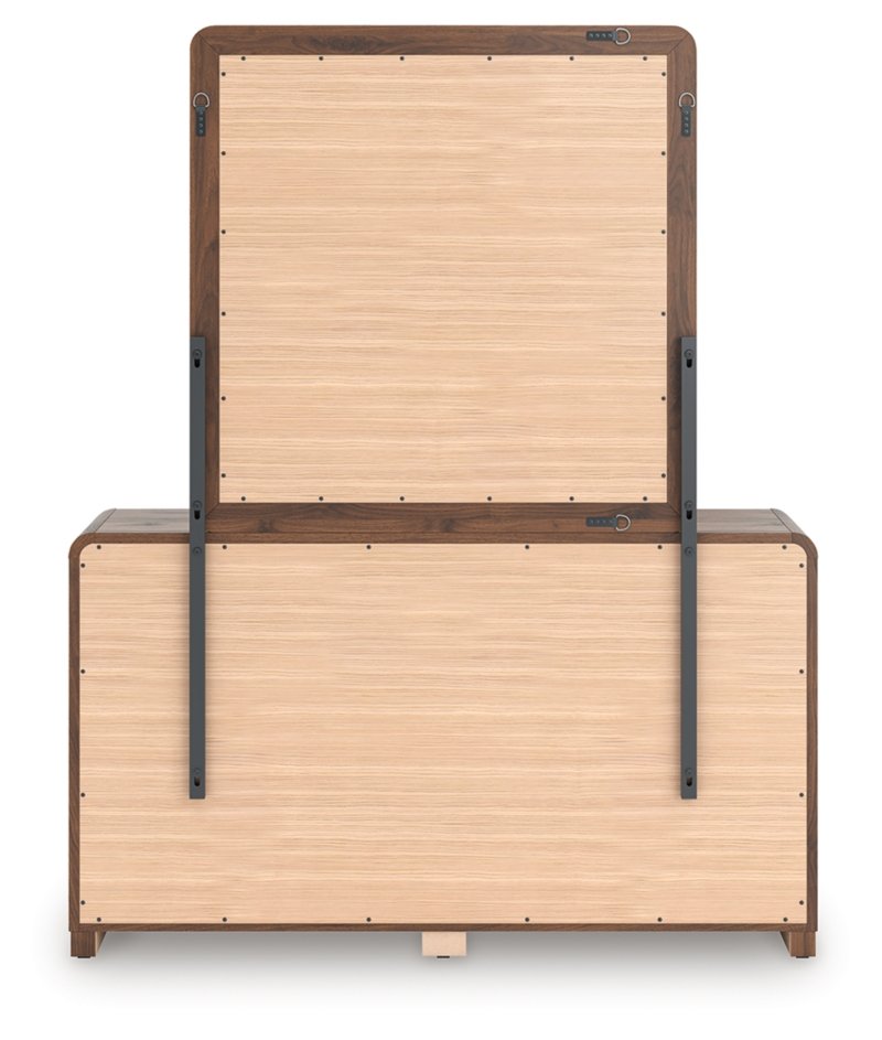 Chadworth Dresser and Mirror - Image 5