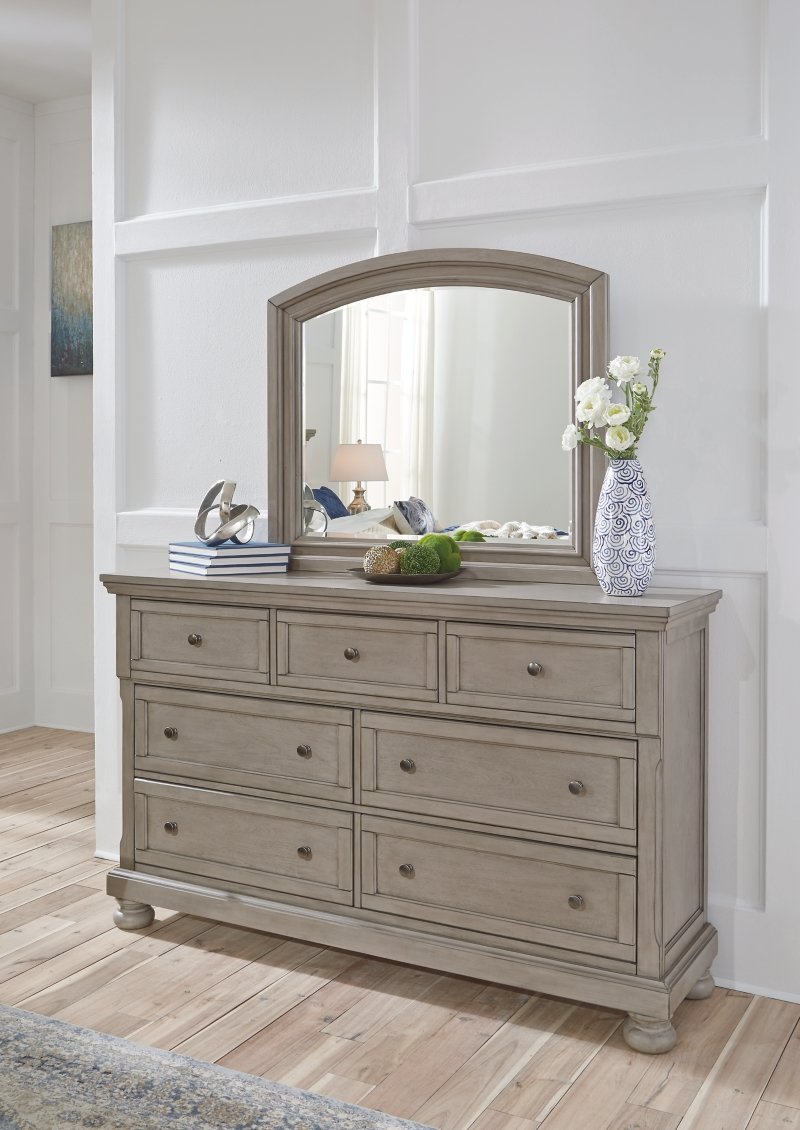 Lettner Dresser and Mirror - Image 3