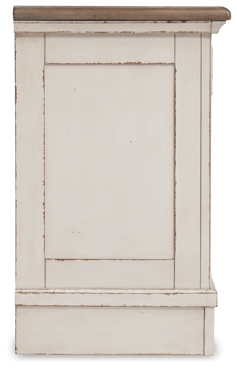 Realyn Full Panel Bed, Dresser, Mirror and Nightstand - Image 10